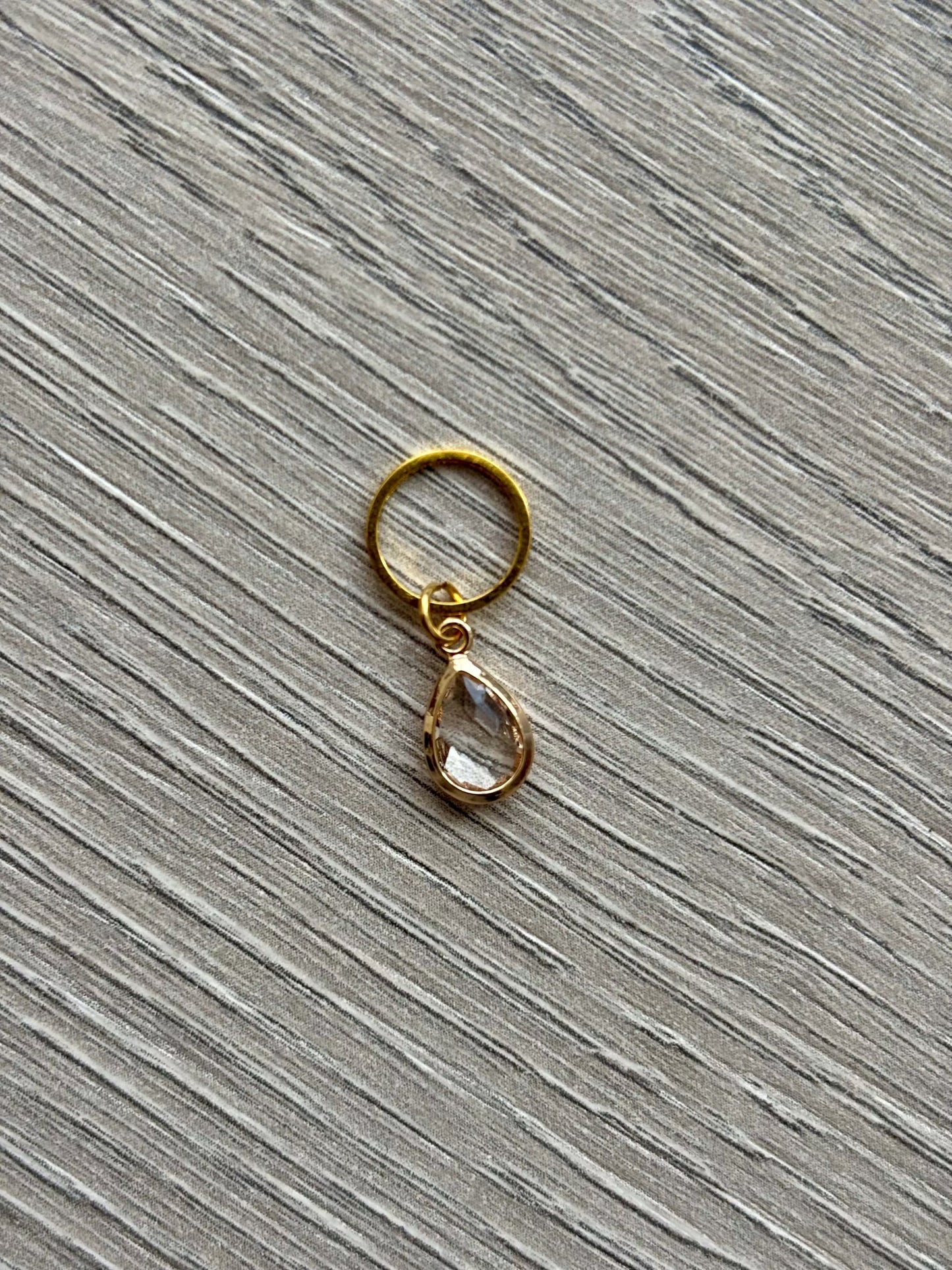 Glass prism stitch marker